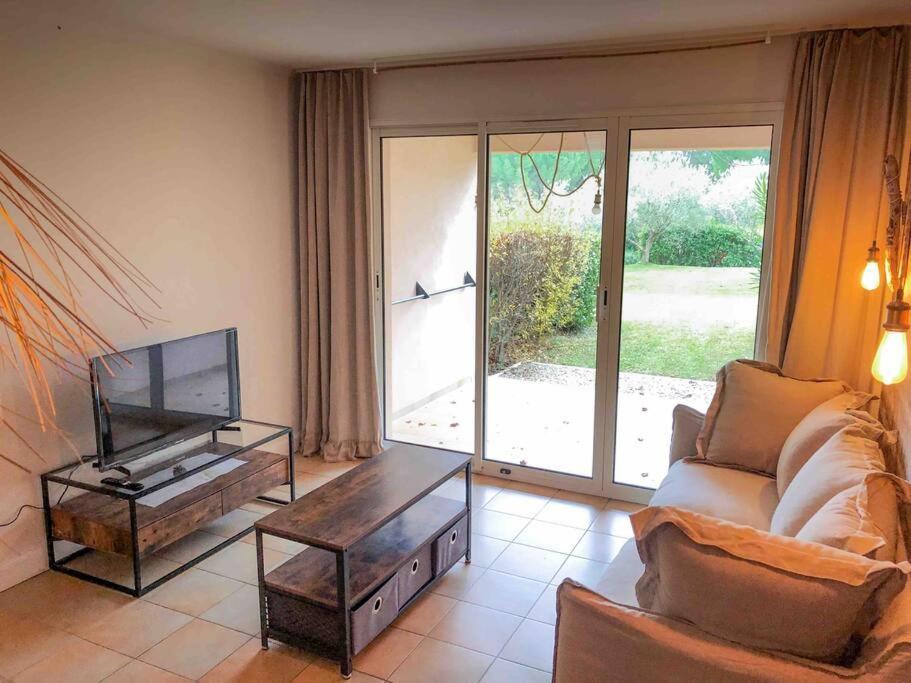 Moment De Detente Sur Le Golf De Pont-Royal Mallemort Exterior foto